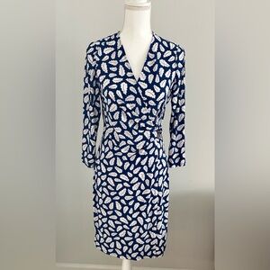 ANNE KLEIN Elegant Blue and White Patterned Dress